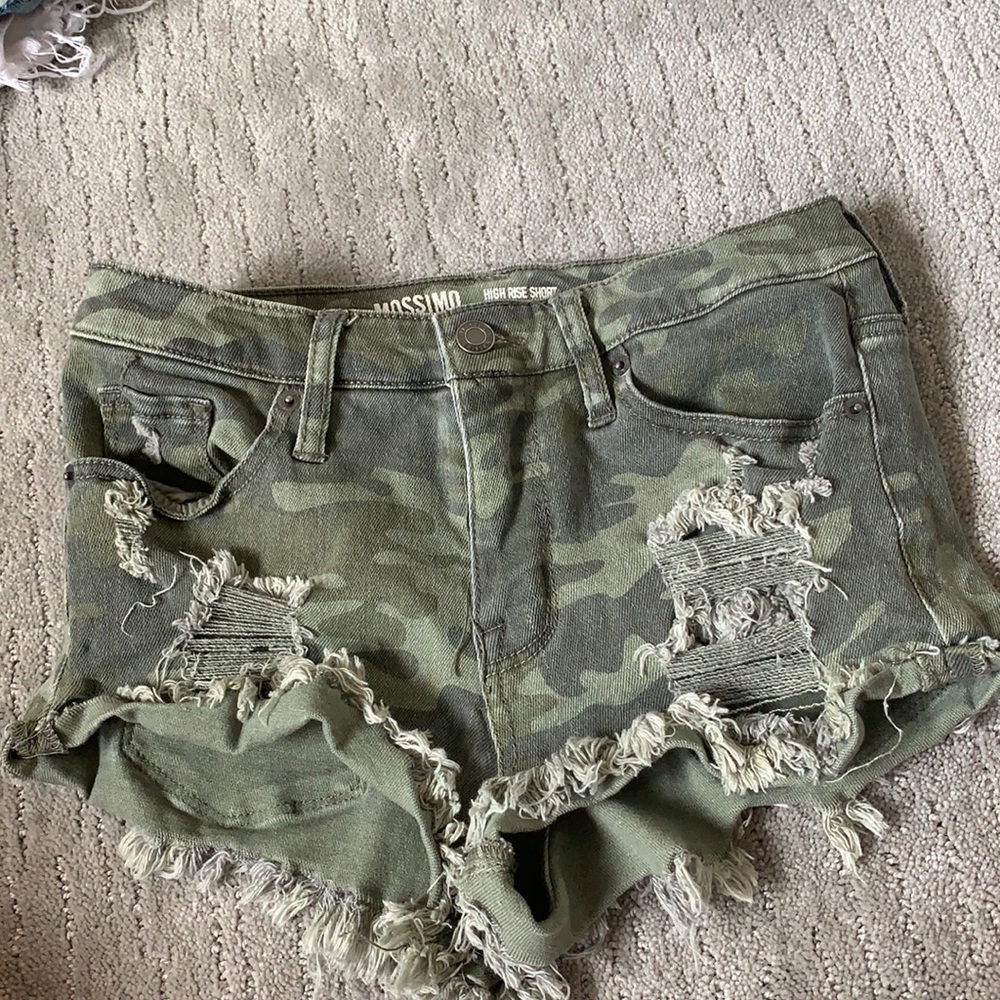 camo jean shorts, distressed